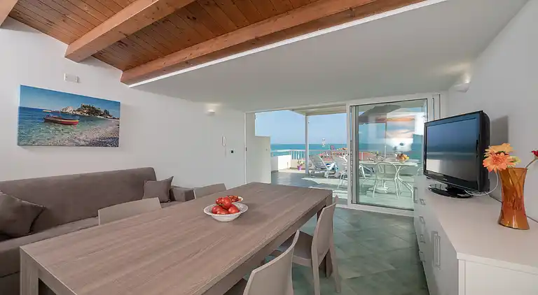 Archimede, apartment with sea view and in the center