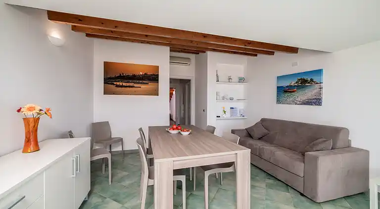 Archimede, apartment with sea view and in the center