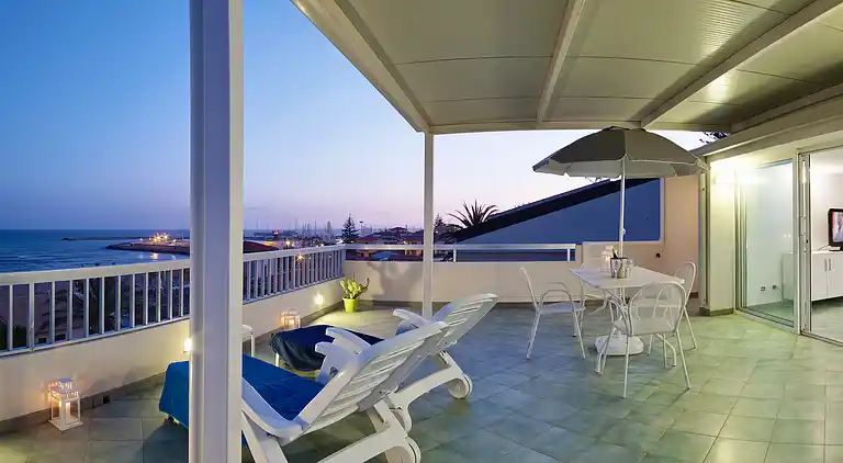 Archimede, apartment with sea view and in the center