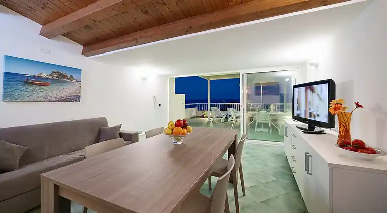 Archimede, apartment with sea view and in the center