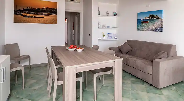 Archimede, apartment with sea view and in the center