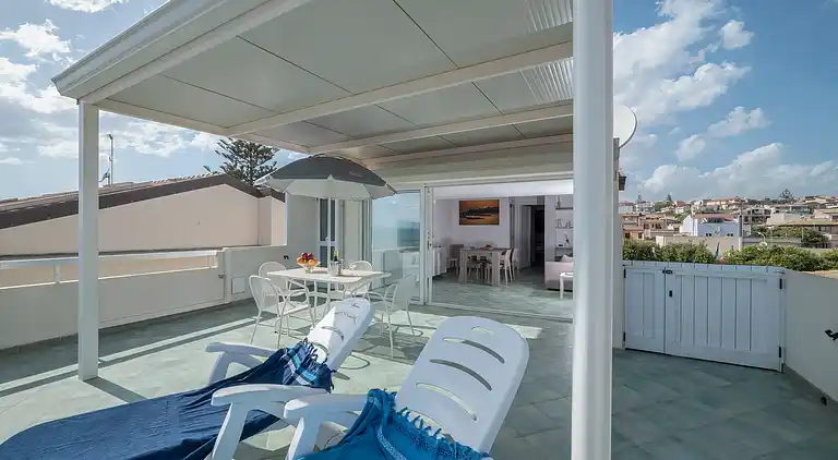 Archimede, apartment with sea view and in the center