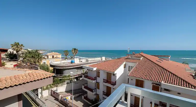 Archimede, apartment with sea view and in the center