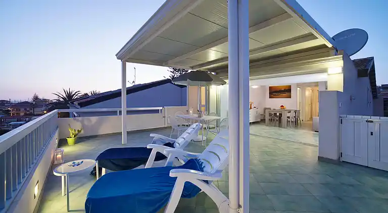 Archimede, apartment with sea view and in the center