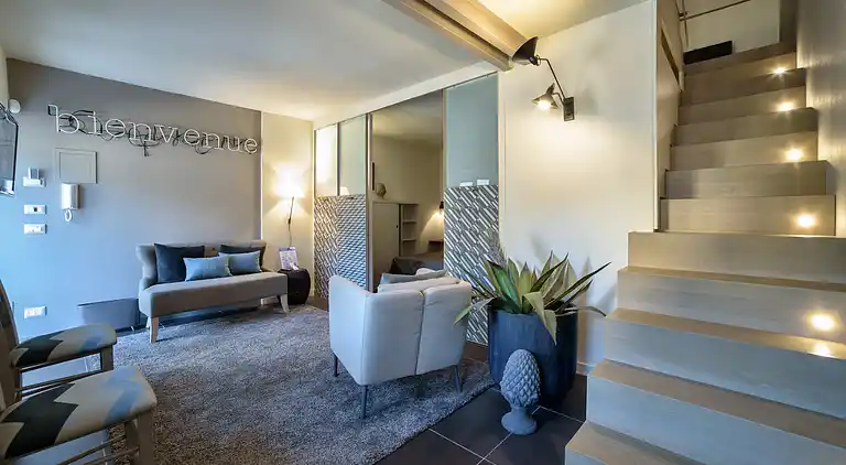 Platone, apartment with panoramic view and in the center