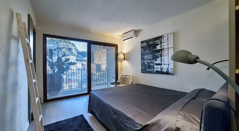 Platone, apartment with panoramic view and in the center