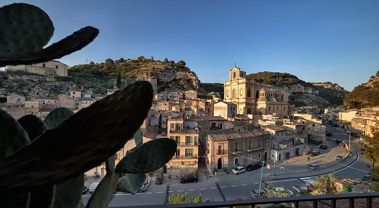 Platone, apartment with panoramic view and in the center