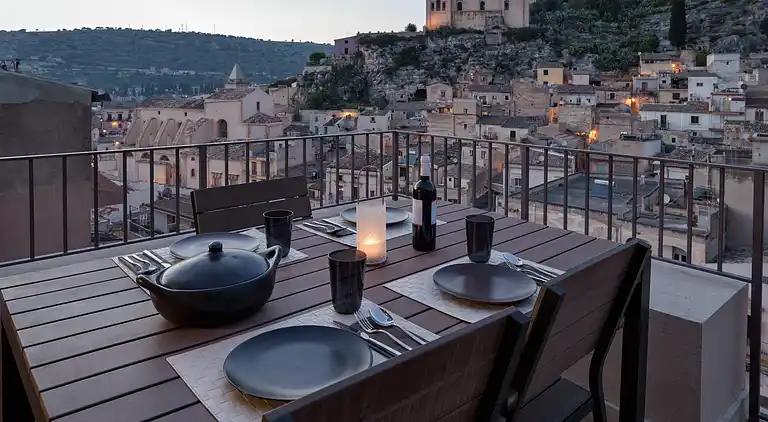 Platone, apartment with panoramic view and in the center