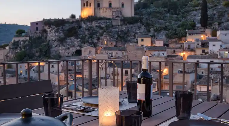 Platone, apartment with panoramic view and in the center