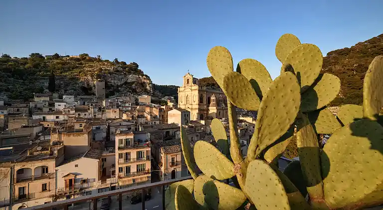 Platone, apartment with panoramic view and in the center