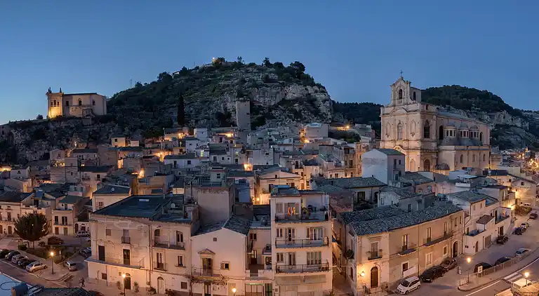 Platone, apartment with panoramic view and in the center