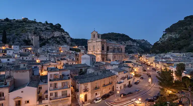 Platone, apartment with panoramic view and in the center