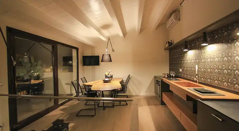 Platone, apartment with panoramic view and in the center