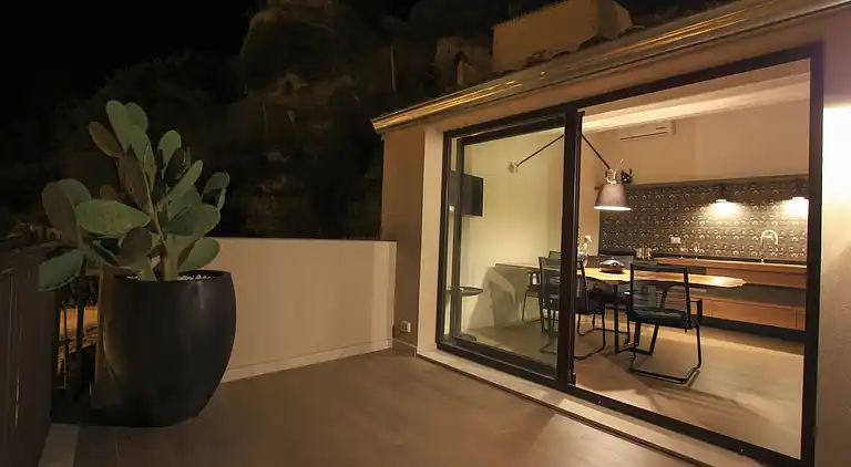 Platone, apartment with panoramic view and in the center