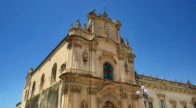 Platone, apartment with panoramic view and in the center