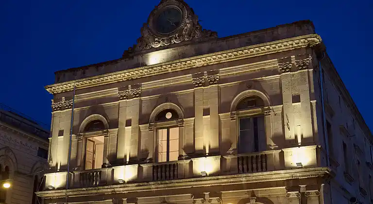 Platone, apartment with panoramic view and in the center