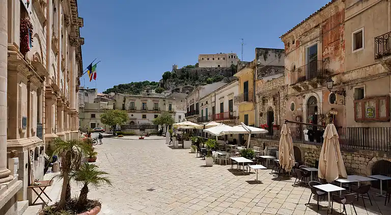 Platone, apartment with panoramic view and in the center