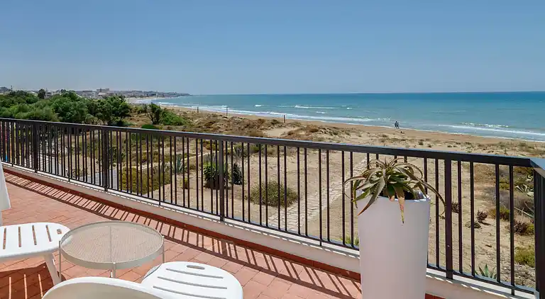 Amelia, seafront villa overlooking the beach
