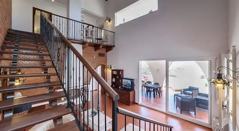 Amelia, seafront villa overlooking the beach