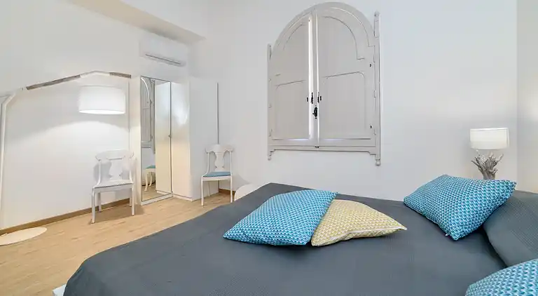 Amelia, seafront villa overlooking the beach