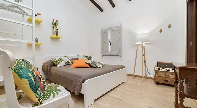 Amelia, seafront villa overlooking the beach