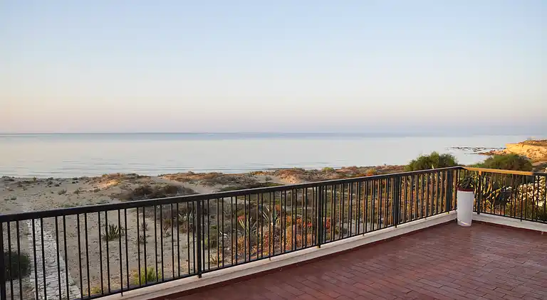 Amelia, seafront villa overlooking the beach