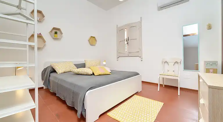 Amelia, seafront villa overlooking the beach