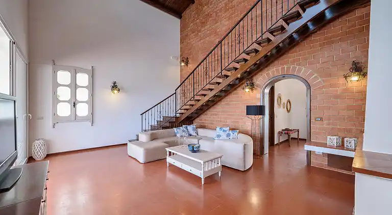 Amelia, seafront villa overlooking the beach