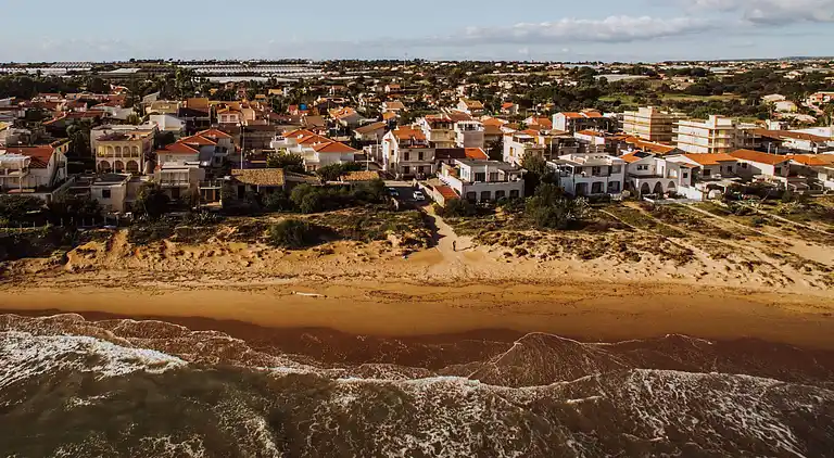 Amelia, seafront villa overlooking the beach