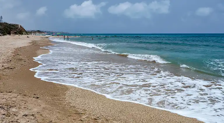 Amelia, seafront villa overlooking the beach
