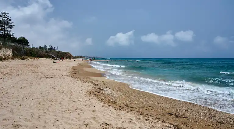 Amelia, seafront villa overlooking the beach