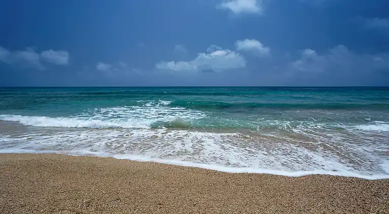 Amelia, seafront villa overlooking the beach