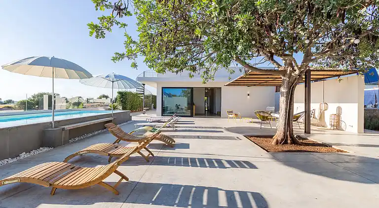 Demetra, modern villa with swimming pool and sea view