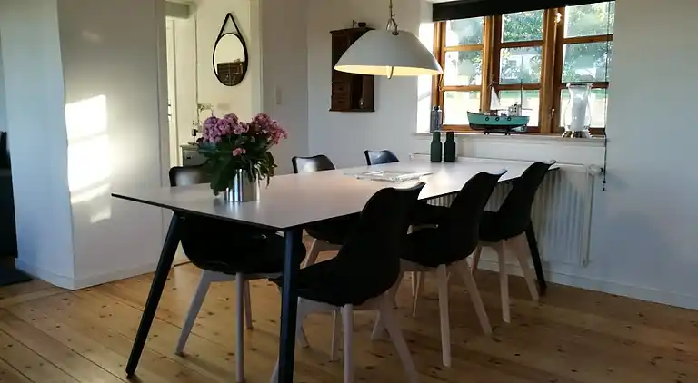 Fint fiskerhus med havutsikt