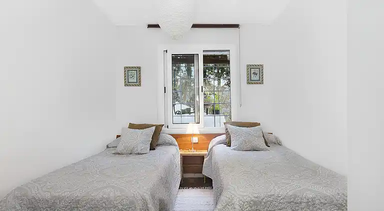 Beautiful house with private swimming pool with sea views.