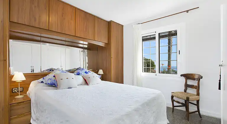 Beautiful house with private swimming pool with sea views.