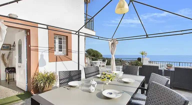 Beautiful house with private swimming pool with sea views.