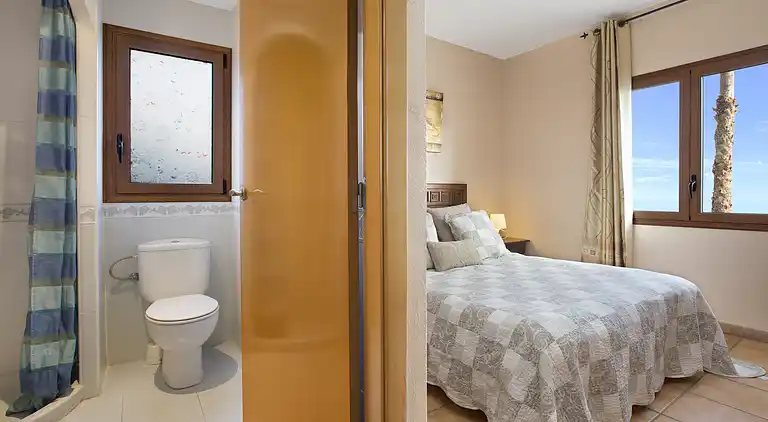 Beautiful house with private swimming pool with sea views.