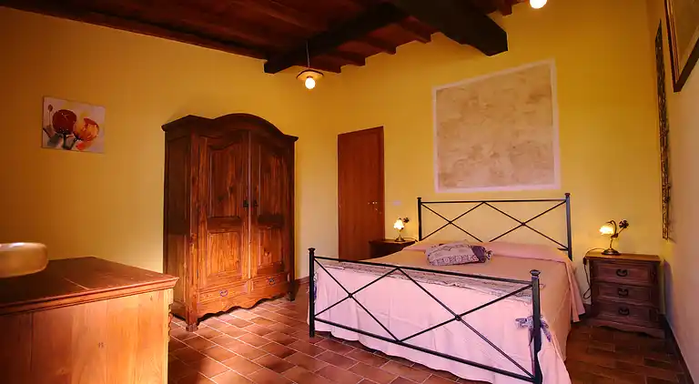 Apartment for 5 with private garden and swimming pool