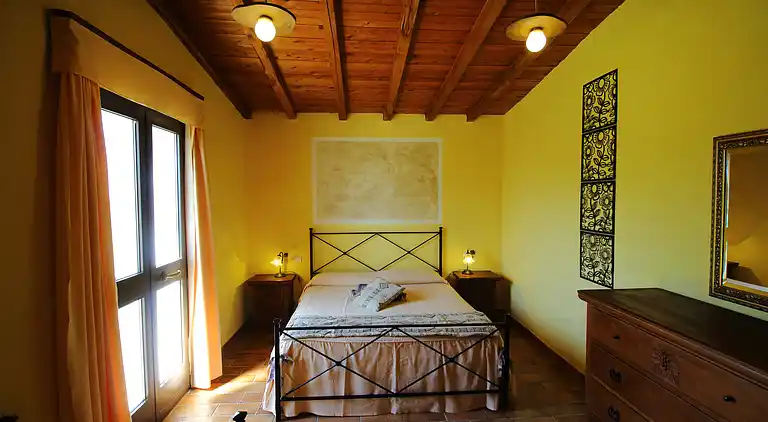 Apartment for 5 with private garden and swimming pool