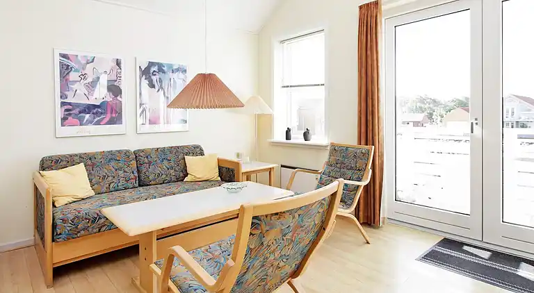 3 vær.,1.sal,1 bad,havudsigt,2prs.