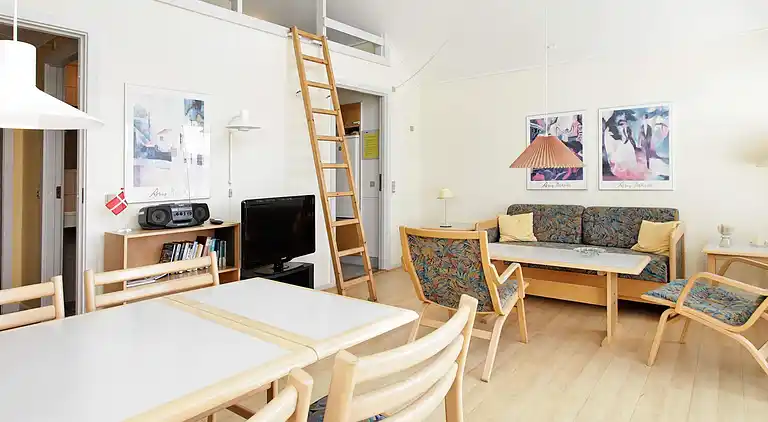 3 vær.,1.sal,1 bad,havudsigt,2prs.