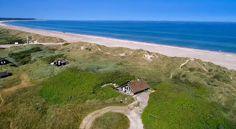 Sommerhausidylle in der ersten Dünenreihe