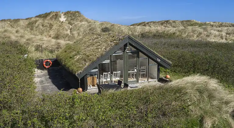 Sommerhausidylle in der ersten Dünenreihe