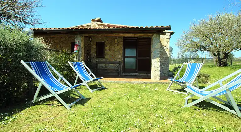 Apartment for 5 with private garden and swimming pool