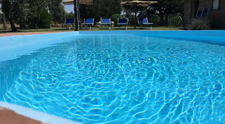 Apartment for 5 with private garden and swimming pool