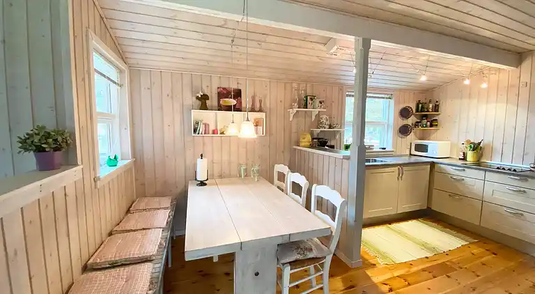 Naturskønt sommerhus med shelter og bålplads