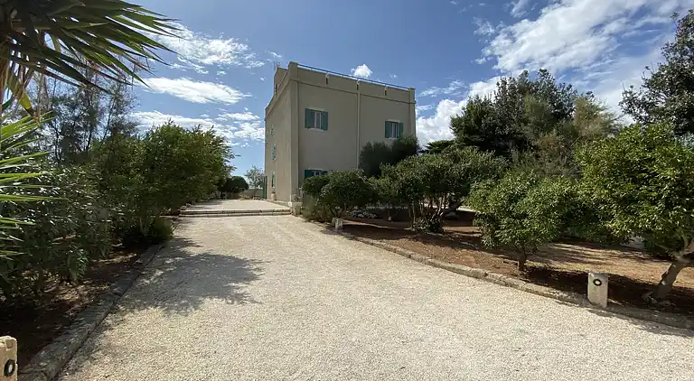 Exclusive apartment in an ancient villa facing the sea