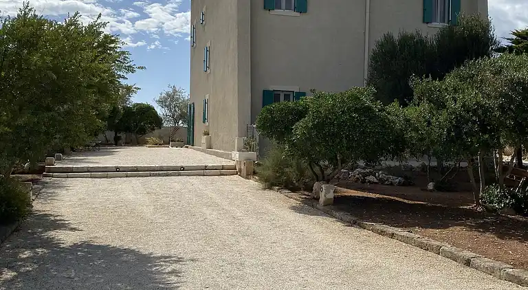 Exclusive apartment in an ancient villa facing the sea