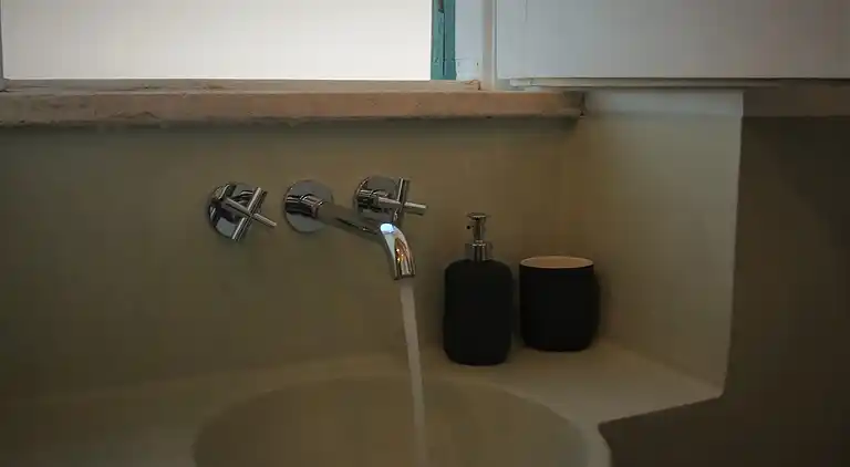 Exclusive apartment in an ancient villa facing the sea